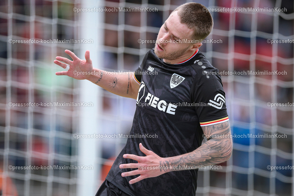 Koe3Liga27042402092 | 27.04.2024, Köln, Fußball, bwin 3. Liga Herren, Sportpark Höhenberg, 35. Spieltag, Saison 2023 2024, FC Viktoria Köln – Preußen Münster: Joel Grodowski (Preußen Münster). 
DFB regulations prohibit any use of photographs as image sequences and or quasi-video.