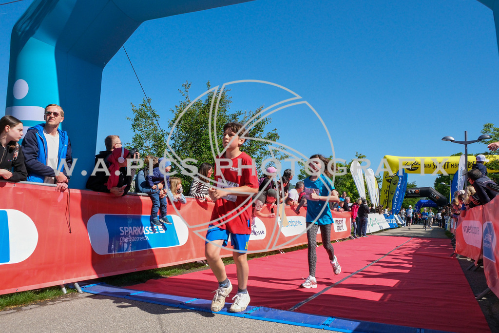 ..... | LINZ,AUSTRIA,27.April 24, Int. 3 Brückenlauf Linz  , Image shows: Photo: WAPICS / Michael ring