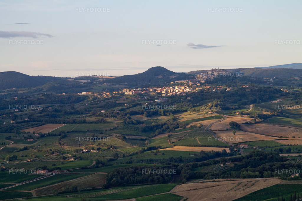Luftbild: Ortsansicht in La Pievaccia im Bundesland Toscana in Italien. Foto: IMG_43351.jpg vom 25.07.2011 durch Werner Riehm/FLY-FOTO.de