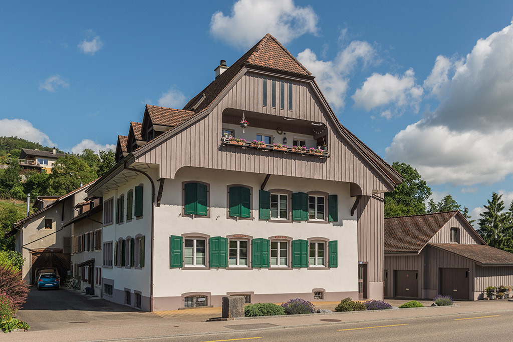 Ehemaliges Bauernhaus | in Bubendorf, Baselland, Schweiz. - Realisiert mit Pictrs.com