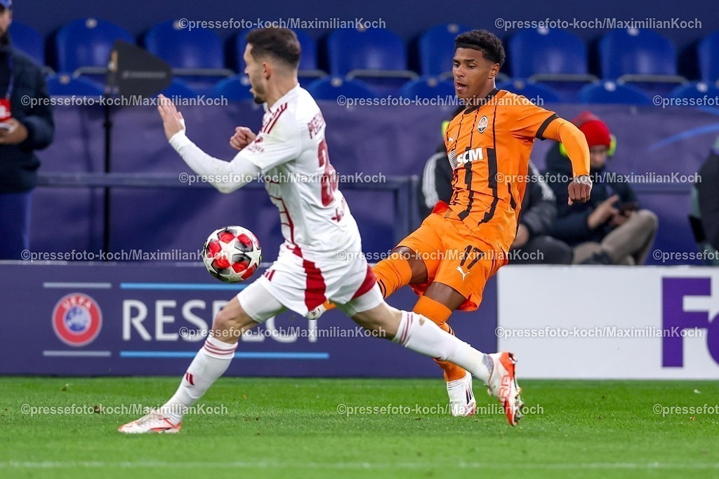 UCL22012501004 | 22.01.2025, Fußball, UEFA Champions League, Schachtar Donezk - Stade Brestois 29, Arena AufSchalke Gelsenkirchen, 7. Spieltag Saison 2024 2025: Mathias Pereira Lage (Stade Brest #26) im Zweikampf gegen Vinicius Tobias (Schachtar Donezk #17)