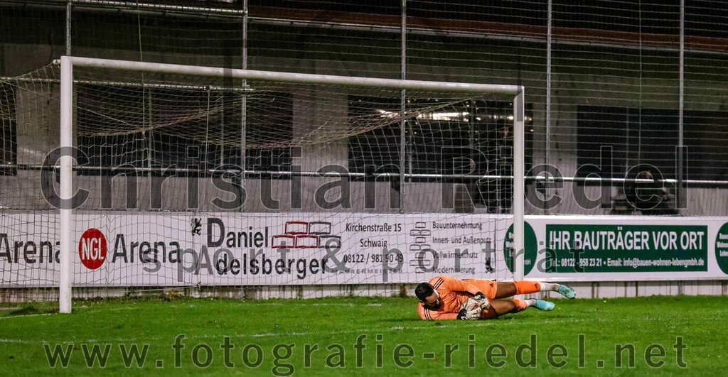 2023-11-17_045_FC_Schwaig_gegen_SpVgg_Feldmoching | Oberding, Deutschland, 17.11.2023:
Fußball, Landesliga Südost 2023 / 2024, 21. Spieltag, FC Schwaig gegen SpVgg Feldmoching, Endergebnis: 1:1

Torwart Semih Cakmakci (SpVgg Feldmoching, #1)

Foto: Christian Riedel / fotografie-riedel.net