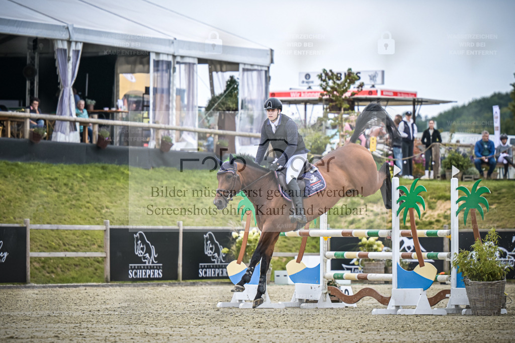 DOS_2037 | Entdecke hochwertige Reitturnierfotos von Foto Oger. Professionell, emotional und authentisch – jetzt Lieblingsmomente im Shop bestellen. - Realisiert mit Pictrs.com