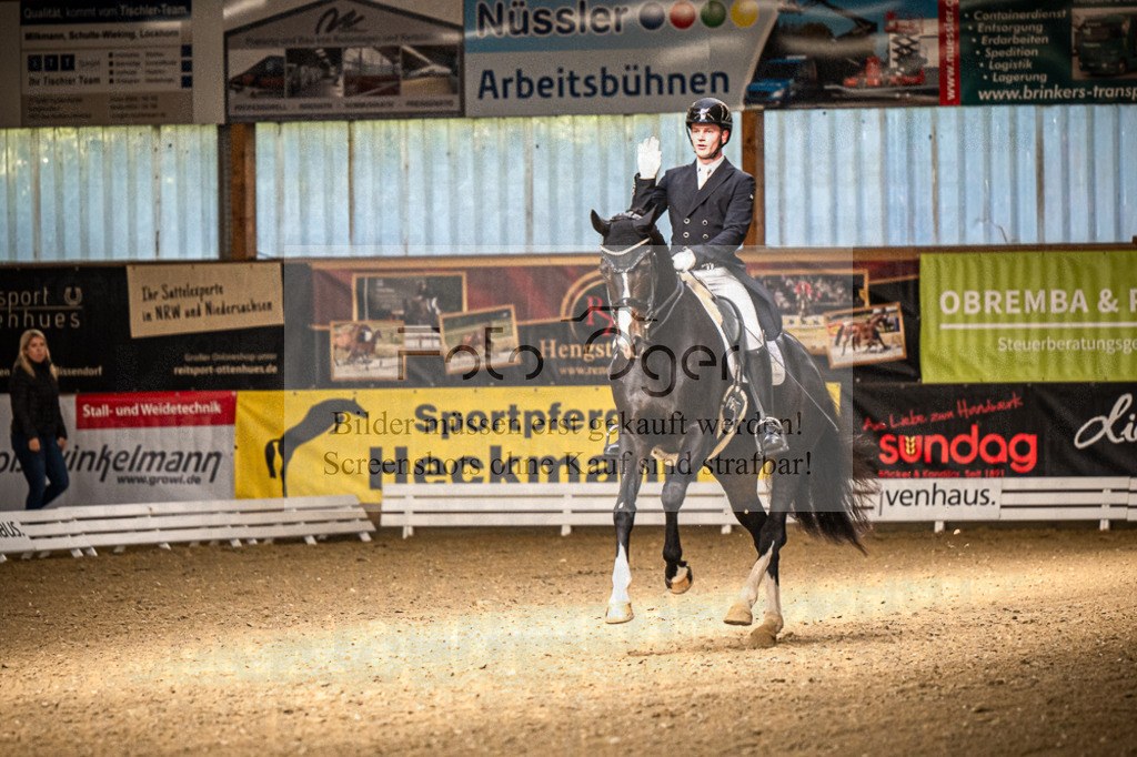 DOS_2760 | Entdecke hochwertige Reitturnierfotos von Foto Oger. Professionell, emotional und authentisch – jetzt Lieblingsmomente im Shop bestellen.Deutschlandweite Turnierfotografie. - Realisiert mit Pictrs.com