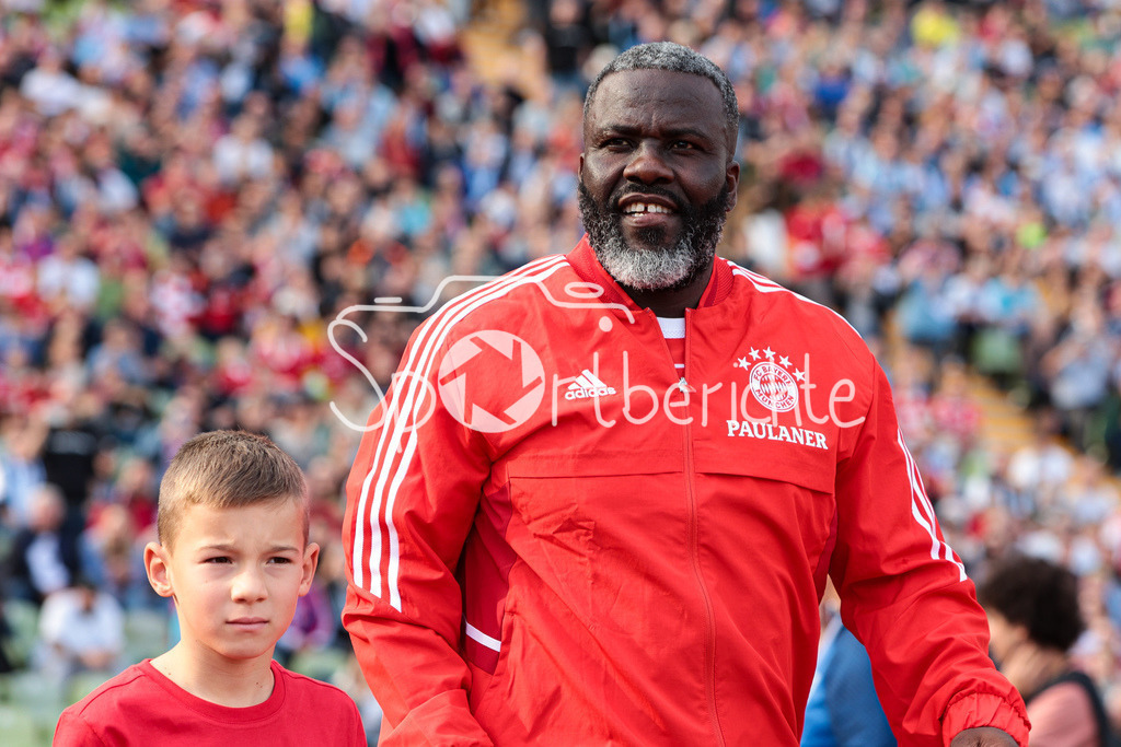 FC Bayern Muenchen - TSV 1860 Muenchen | Samuel Kuffour (FCB #4) in Aktion