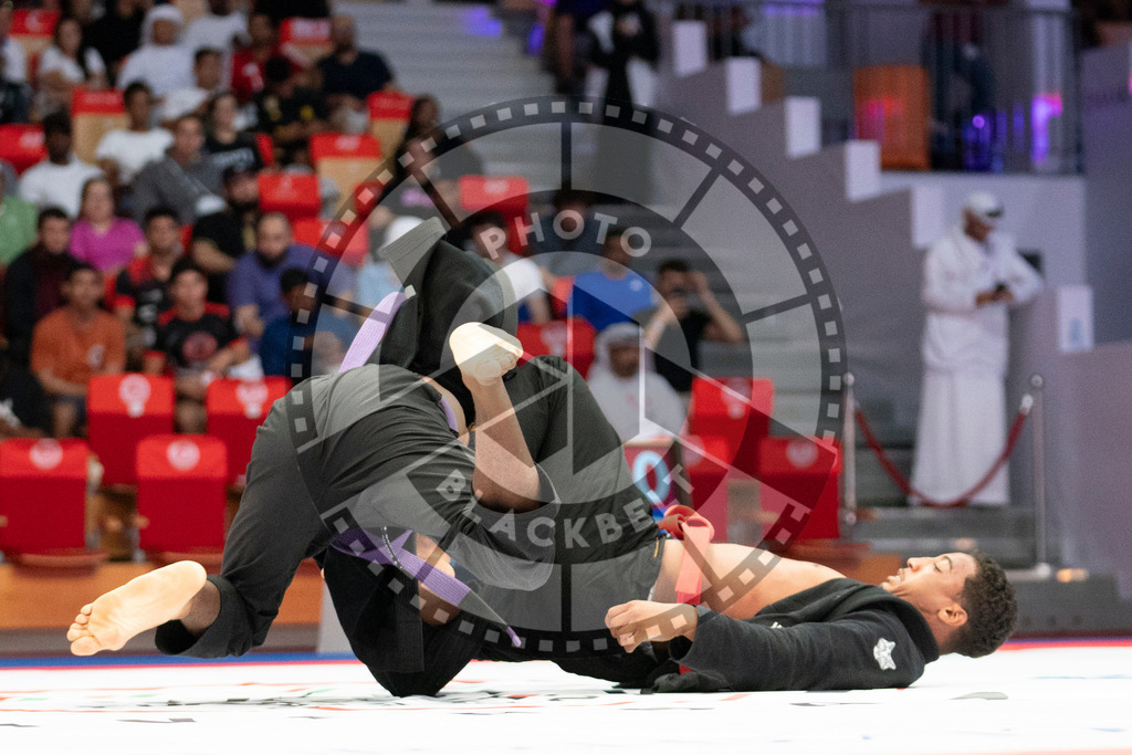 20231109PBB6549 | Fighters compete during the AJP World Professional Championship in the Mubadala Arena in Abu Dhabi, Arab United Emirates, on November 9, 2023.