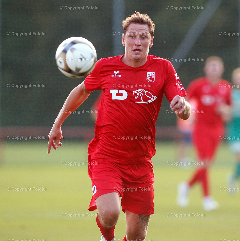 A_LUI_170824_0007 | SPORT FUSSBALL REGIONALLIGA MITTE  ASKOE OEDT -UVB VOECKLAMARKT  17.08.2024  IM BILD: PIPPO FRUEWIRTH  (OEDT) UND (VOECKLAMARKT)) FOTO:  FOTOLUI