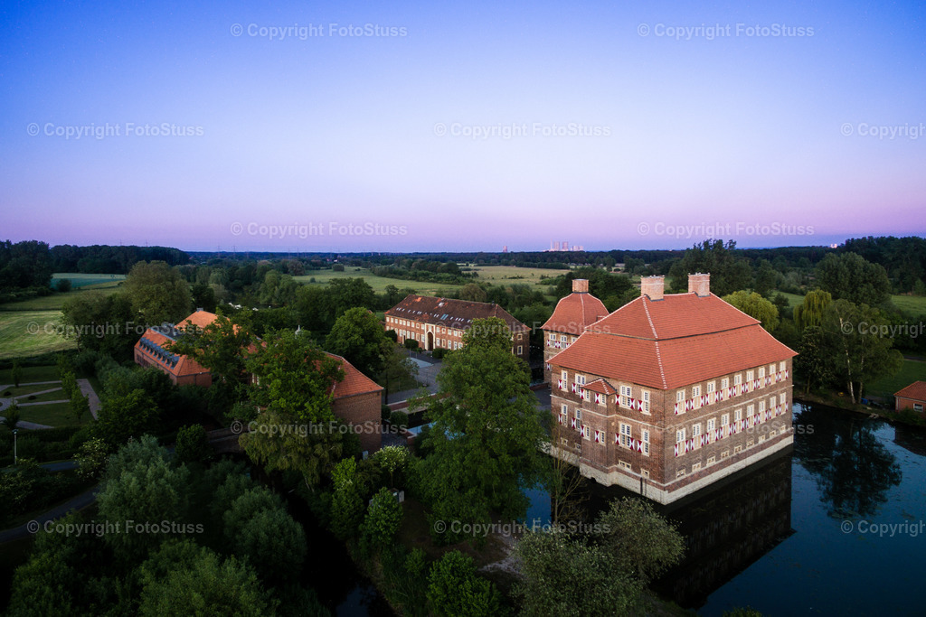 Luftbild vom Schloss Oberwerries | Luftbild am Abend vom Schloss Oberwerries in Hamm - Realisiert mit Pictrs.com