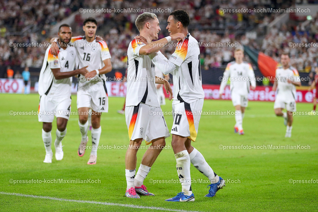 DFB07092401086 | 07.09.2024, Düsseldorf, UEFA Nations League, Deutschland – Ungarn, Merkur Spielarena, Division A, 2024/2025, Gruppe 3: Torjubel nach dem 3:0 durch Florian Wirtz (GER #17).  zusammen mit Jamal Musiala (GER #10)DFB regulations prohibit any use of photographs as image sequences and or quasi-video.