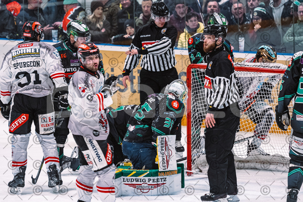 Alligators_vs_Memmingen_05_12_2025-148 | Höchstadt Alligators Fotogalerie: Eishockey-Action aus Franken. Professionelle Spielfotos, Portraits & Stadionbilder zum Download. Jetzt entdecken! - Realisiert mit Pictrs.com