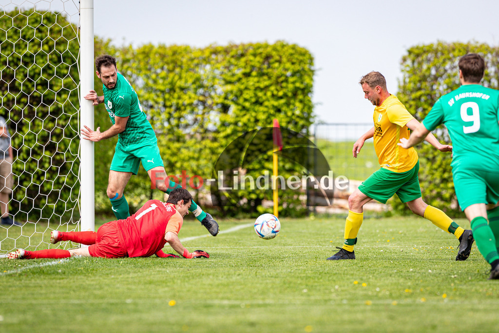 ASV Eglfing gegen SV Haunshofen | Fußball Kreisklasse Herren Oberbayern Zugspitze Gruppe 3 2025/26, ASV Eglfing gegen SV Haunshofen, 20250427,Ball frei vor dem Tor von Michael KAUNAT (ASV Eglfing Goalie 1),2025-04-27 in Eglfing (Sportanlage Eglfing), Tim FREIWALD (SV Haunshofen 22), Michael KAUNAT (ASV Eglfing Goalie 1), Florian ALBRECHT (ASV Eglfing 4)Copyright: WolfgangxLindner www.foto-lindner.de