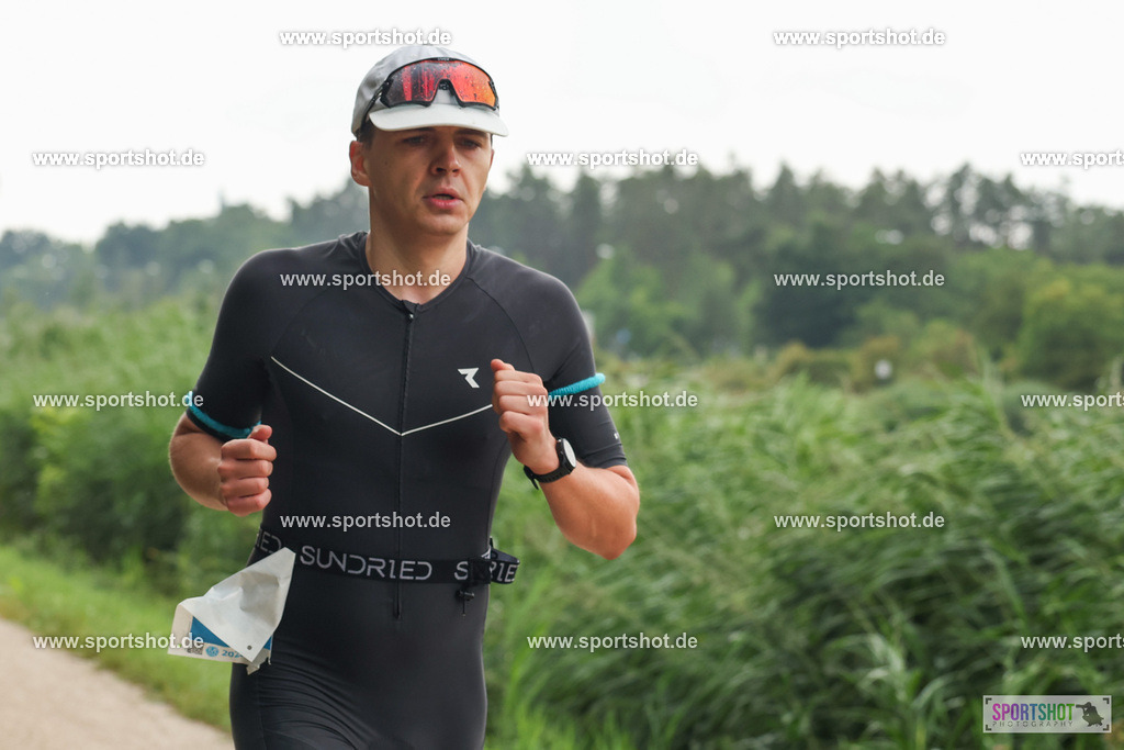 LUR_1748 | 34. M-net Erlanger Triathlon 2025 #erlangertriathlon  #mnettriathlon2025 #mnettriathlon #team #olympischedistanz #mitteldistanz #triathlon #maindonaukanal  #erlangertriathlon2025 #yourpictrs #tv1848 #tv1848erlangen  #triathlonbayern #sportinerlangen #demsportverbunden #sportshot_your_pictrs Copyright: www.sportshot.de