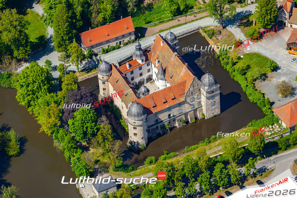 Die Luftbildaufnahme wasserschloss - Mitwitz wurde 2020 mittels Flugzeug (keine Drohne) erstellt. Perfekte Schärfe und Druck- Ergebnisse- Garantiert!