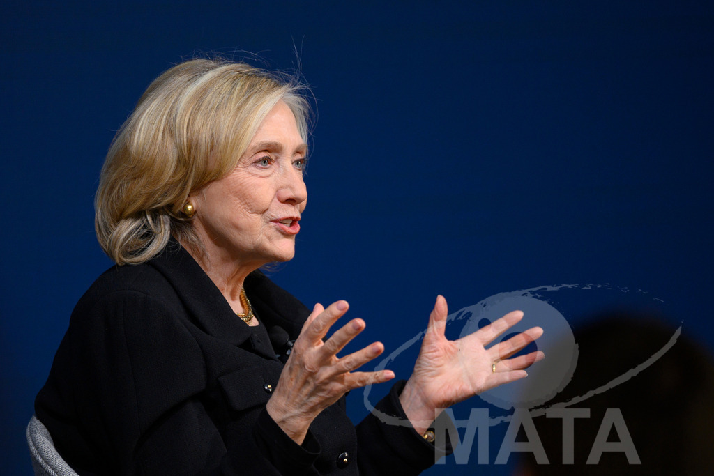 _DWI3164 | Die US-Politikerin Hillary Clinton auf der Veranstaltung Bridging Scholarship and Statecraft im Rahmen der Münchner Sicherheitskonferenz 2026. München, 13.02.2026 Bayern Deutschland  - Realisiert mit Pictrs.com