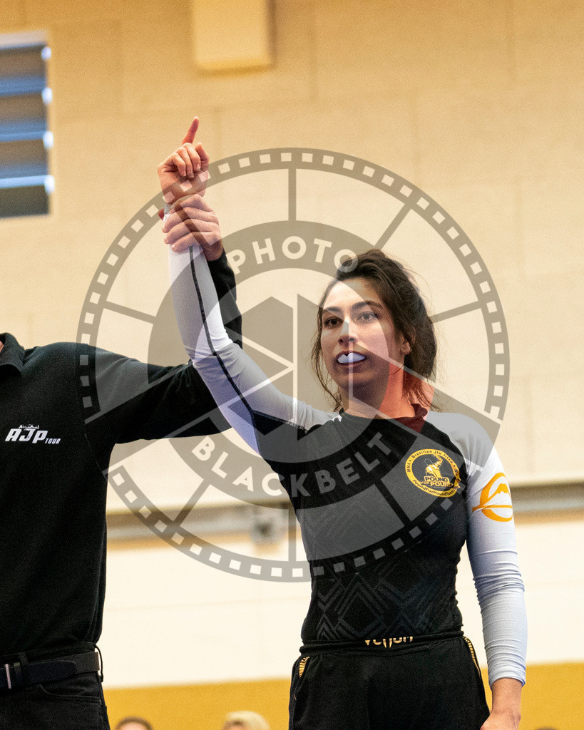 20231118PBB13927 | Fighters compete during the AJP Tour 600 Frankfurt Championship in Frankfurt/Main, Germany, on November 18, 2023.