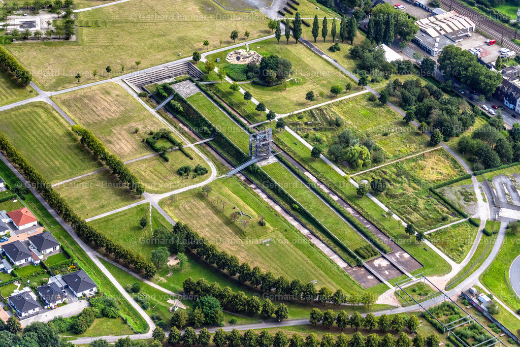 4050182 | OBERHAUSEN 25.08.2021 Parkanlage OLGA-Park auf dem Gelände der ehemaligen Zeche " Osterfeld " in Oberhausen im Bundesland Nordrhein-Westfalen, Deutschland. // Park OLGA-Park on the site of the former coal mine "Osterfeld" in Oberhausen in the state of North Rhine-Westphalia, Germany. Foto: Gerhard Launer
