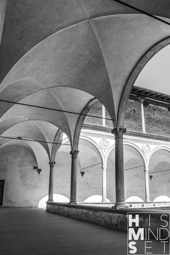 Unter den Bögen | Sichere dir dein Lieblingsbild von HISMINDSET als Print für dein Zuhause oder das Büro! - Realisiert mit Pictrs.com