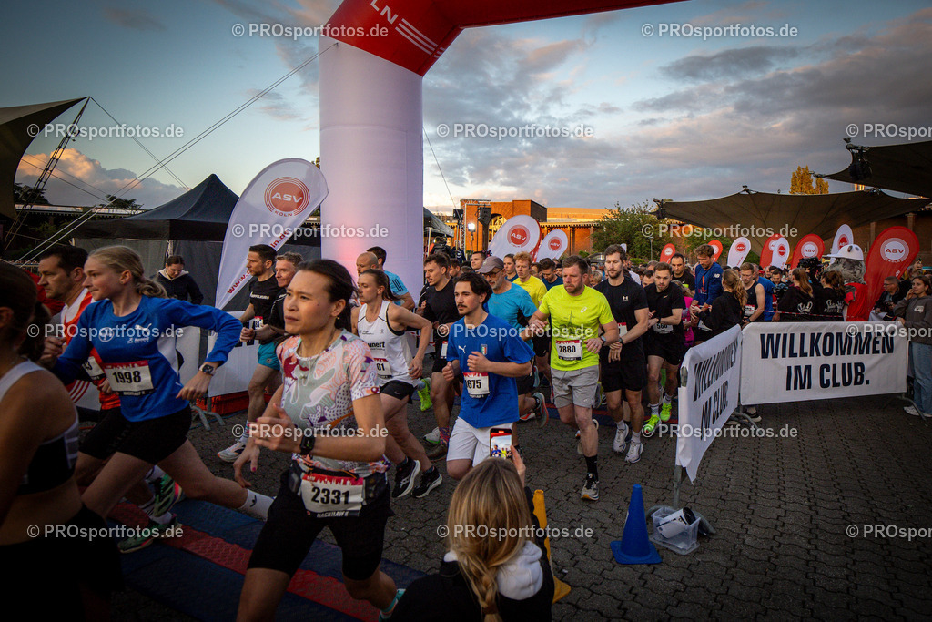 22. ASV Nachtlauf; Koeln, 28.05.25 | Impressionen vom 22. ASV Nachtlauf am 28.05.25 am Tanzbrunnen in Koeln. Foto: BEAUTIFUL SPORTS/Axel Kohring