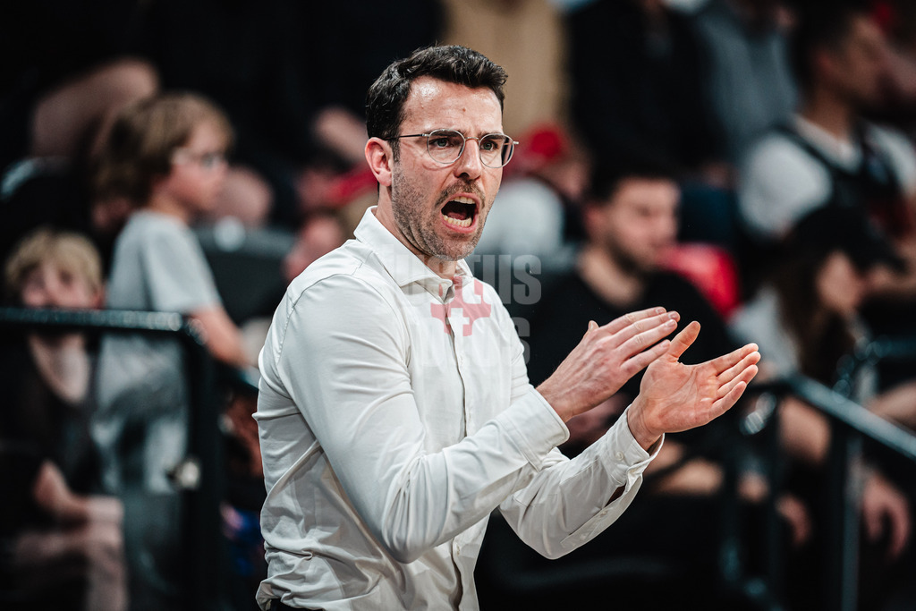 Basketball | Männer | Saison 2023/2024 | easyCredit Basketball Bundesliga | 31. Spieltag | Veolia Towers Hamburg vs. HAKRO Merlins Crailsheim | 30.04.2024 | Headcoach Benka Barloschky (Hamburg Towers)