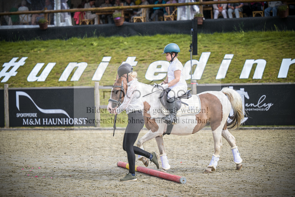 DOS_0251 | Entdecke hochwertige Reitturnierfotos von Foto Oger. Professionell, emotional und authentisch – jetzt Lieblingsmomente im Shop bestellen.Deutschlandweite Turnierfotografie. - Realisiert mit Pictrs.com