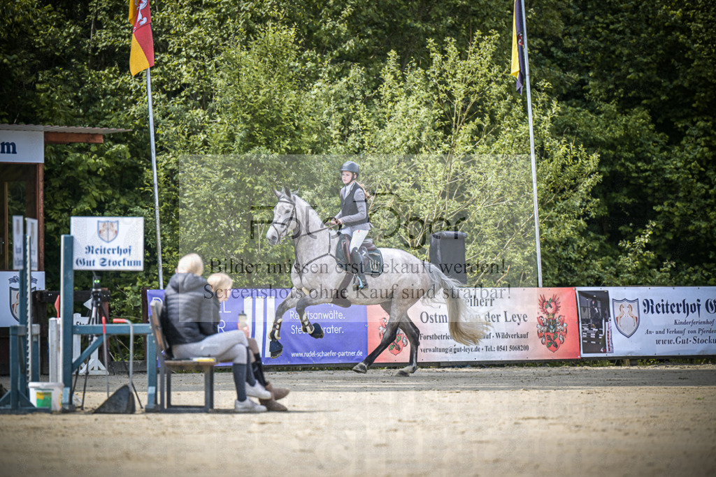 DOS_4484 | Entdecke hochwertige Reitturnierfotos von Foto Oger. Professionell, emotional und authentisch – jetzt Lieblingsmomente im Shop bestellen.Deutschlandweite Turnierfotografie. - Realisiert mit Pictrs.com