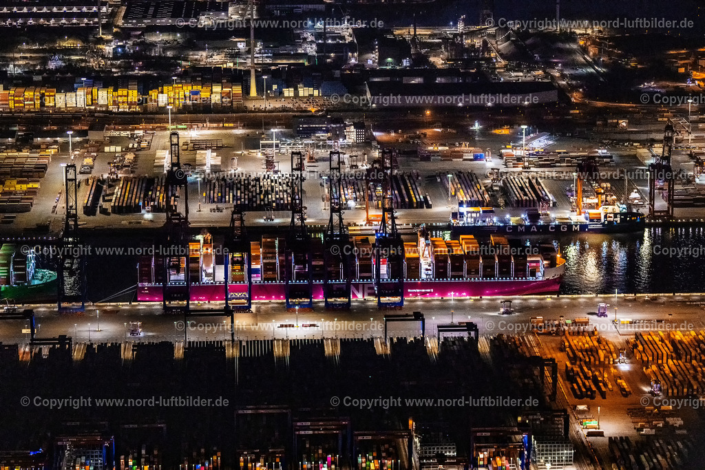 Hamburg_HHLA_Burchardkai_CTB_Nachtaufnahme_ELS_5772060325 | HAMBURG 06.03.2025 Nacht- Lichter und Beleuchtung Containerschiff am Burchardkai im Hafen in Hamburg, Deutschland. Weiterführende Informationen bei: EUROGATE GmbH & Co. KGaA, KG. // Night lighting container ship at Burchardkai in the port in the district of Waltershof in Hamburg, Germany. Further information at: EUROGATE GmbH & Co. KGaA, KG. Foto: Martin Elsen