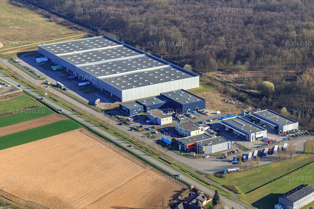 Vue aérienne: Parc industriel de la rue de Bruxelles avec LOGISTIQUE JUNG MOMMENHEIM à Mommenheim dans le département Bas Rhin, France – .Photo: IMG_097624.jpg prise le 16/03/2017 par Werner Riehm/FLY-FOTO.eu – Résolution de l'original: 5210 x 3474 px – Jung logistique