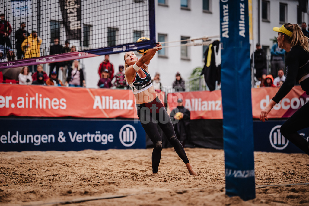 Beachvolleyball | Frauen | Allianz German Beach Tour 2025 | Tourstop Berlin | 23.08.2025 | Anna-Chiara Reformat spielt den Ball