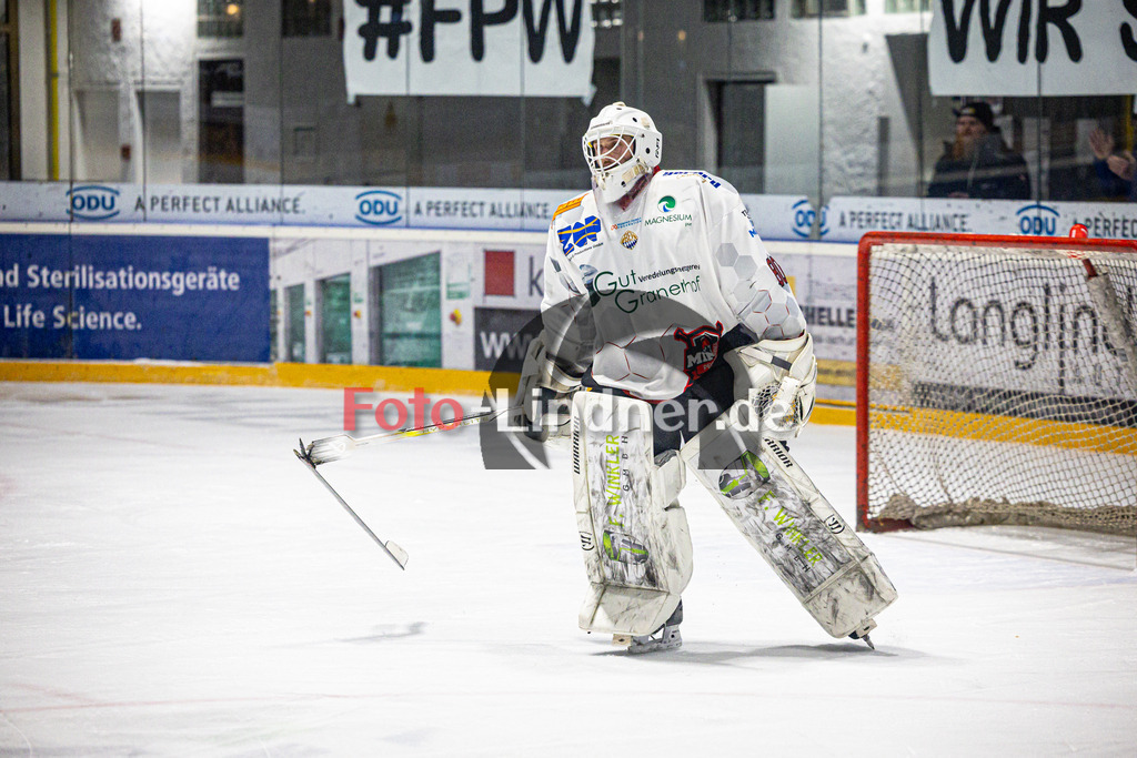 EHC Waldkraiburg LÖWEN gegen Peißenberg MINERS | Eishockey Bayernliga 2025/26 Pre-Playoff Spiel 3, EHC Waldkraiburg LÖWEN gegen Peißenberg MINERS, 20260203,Frust nach Gegentor,2026-02-03 in Waldkraiburg (Raiffeisen Arena), Xaver NAGEL (MINERS Goali 80)Copyright: WolfgangxLindner www.foto-lindner.de
