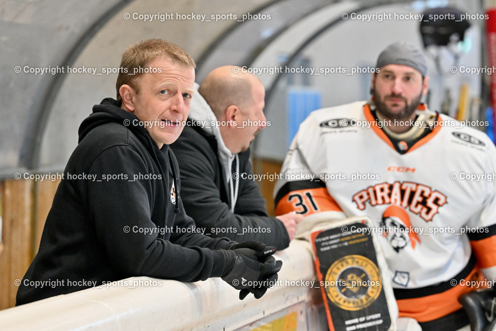 EC Hornets Spittal vs. USC Piraten Velden 18.2.2024 | Assistentcoach USC Velden Johannes Auer, Headcoach USC Velden Sivec Alexander, #31 Schmarl Markus, EC Hornets Spittal vs. USC Piraten Velden 18.2.2024, EC Hornets Spittal vs. USC Piraten Velden 18.2.2024 am 18.02.2024 in Spittal an der Drau (Eissportzentrum Spittal), Austria, (Photo by Bernd Stefan)