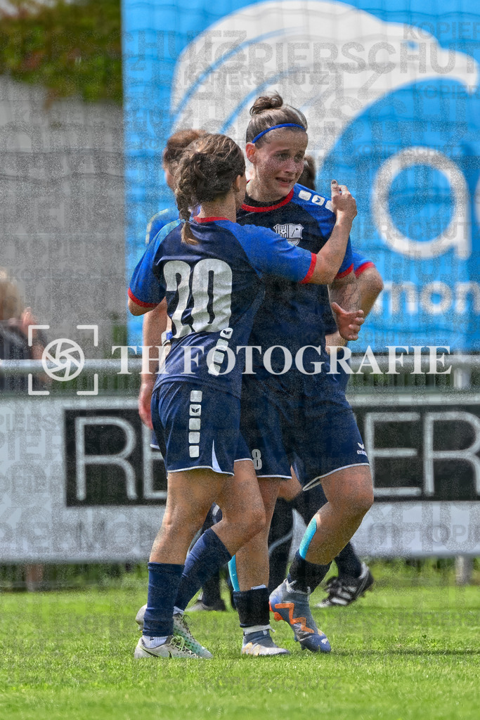 GER, FC Hauingen - SV Waldhaus, Frauen-Fussball, Rothaus Bezirkpokal, Finale, Saison 2024/2025, 29.05.2025 | Chayenne Psaras (FC Hauingen, #20), Julia Schlossarek (FC Hauingen, #08)GER, FC Hauingen - SV Waldhaus, Frauen-Fussball, Rothaus Bezirkpokal, Finale, Saison 2024/2025, 29.05.2025Foto: TH Fotografie/Thomas Hess