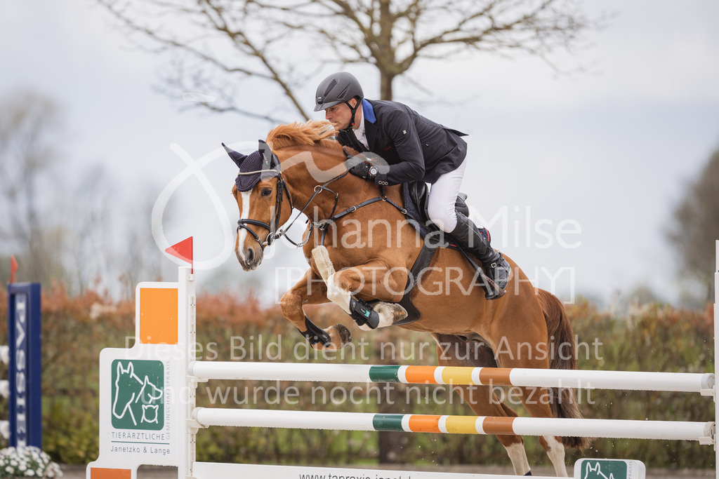 230426_HofSosath_M1-Spr-974 | Deine schönsten Turniermomente als professionelle Fotos! Entdecke hochwertige Pferdesport-Fotografie im Online-Shop. Jetzt Fotos finden & bestellen!