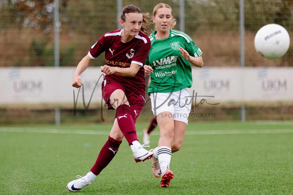 Frauen Landesliga, 2. Spieltag, Saison 2025/2026: 1. FC Gievenbeck - ASC Schöppingen | IGA 2027 Frauen Landesliga, 2. Spieltag, Saison 2025/2026, 1. FC Gievenbeck empfängt ASC Schöppingen im Sportpark Gievenbeck in Münster. Foto: sportfotografie.ms | Markus Paletta - Realisiert mit Pictrs.com