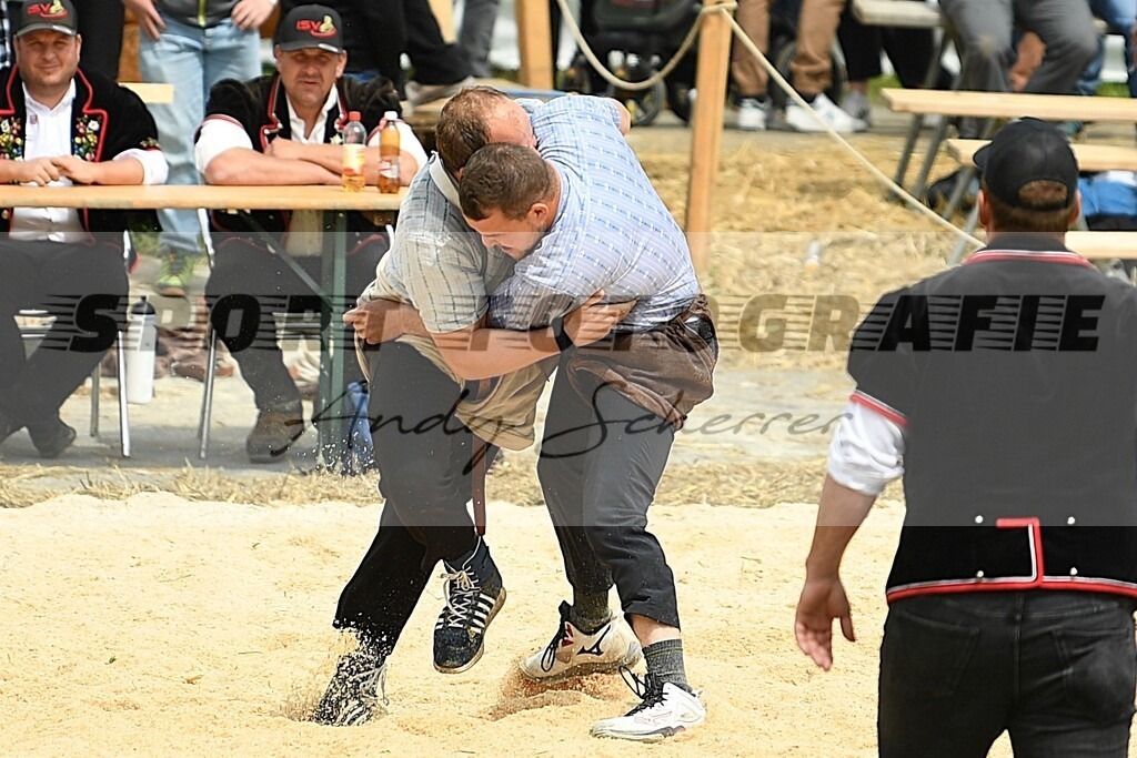 Suter Bruno re Egli Damian (verletzt)DSC_6902 | Kaufen Sie Sportbilder im Onlineshop von Andy Scherrer Sportfotografie. Faszinierende Bilder von Sportevents aus der ganzen Schweiz. Fussball, Frauenfussball, Unihockey, Handball, Schwingen und weiteren Sportarten. - Realisiert mit Pictrs.com