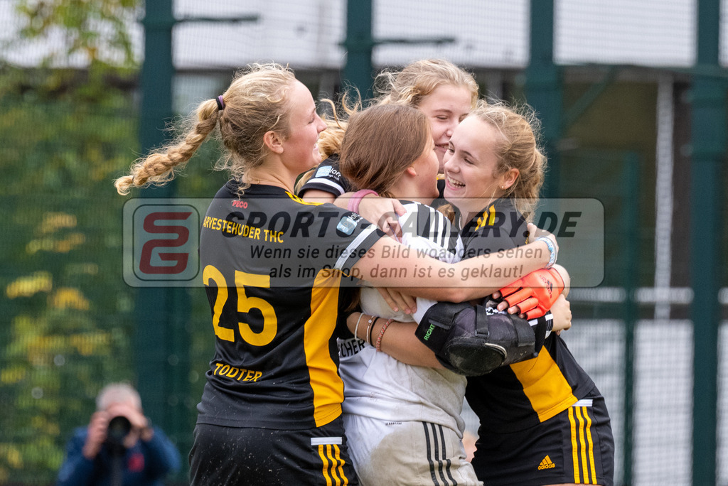 SFE_20231022_0205 | Deutsche Meisterschaft Weibliche U16 Finale Berliner HC - Harvestehuder THC am 22.10.2023 in Köln (Düsseldorfer Hockeyclub 1905 e.V.), Photo: Stephan Fehrmann 2023 (Sports-Gallery)