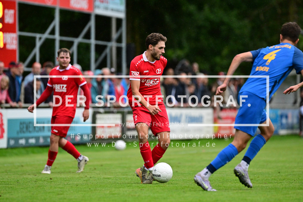 Fußball I Herren I Saison 2025-2026 I Oberliga I 3. Spieltag I TSV Buchholz 08 - SC Victoria Hamburg I 23169 | Der Sportfotograf. - Realized with Pictrs.com