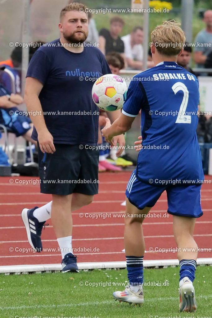 Fußball : Testspiel : SuS 09 Dinslaken - Schalke 04 U 19 am 25.07.2024 | Foto : Jochen Emde / www.kameradabei.de - Realisiert mit Pictrs.com