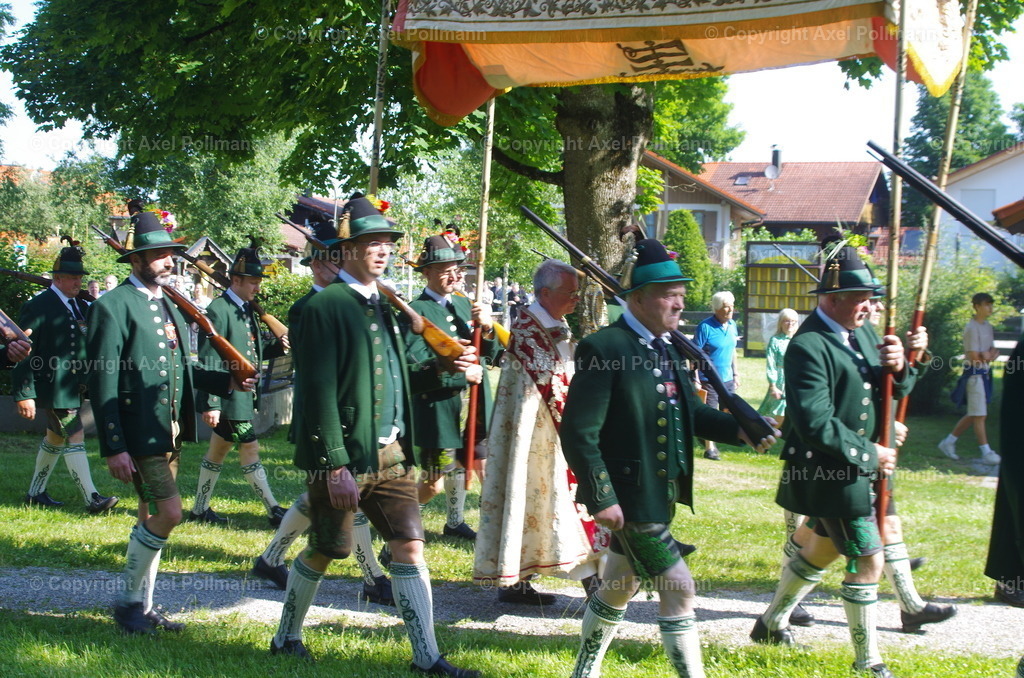 IMGP3026 | fotografiert von Axel PollmannLeonhardi Wallfahrt Benediktbeuern und Murnau, Fronleichnam, Fasching, Landschaft im Loisachtal und Benediktbeuern  - Realisiert mit Pictrs.com