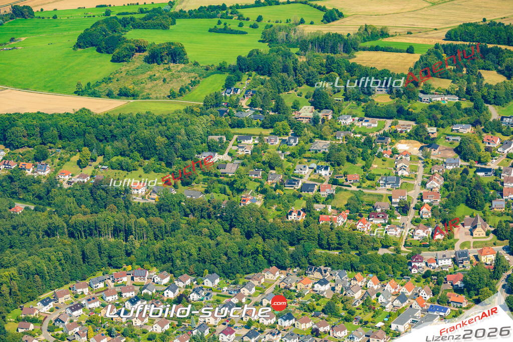 Neue Luftbildaufnahme der Stadt Horn-Bad Meinberg - Das Luftbild wurde 2025 vom UL-Flugzeug heraus erstellt ( keine Drohnenaufnahme ) - Hochauflösende Luftaufnahme - für Wandbilder und großformatige Ausdrucke geeignet. Das besondere Geschenk!Hier alle&nbsp;Infos zur Lizenzierung der LuftaufnahmeWir fliegen auch dieses Jahr wieder in Ihre Region um Luftbilder zu erstellen.- Luftbild anfragen
