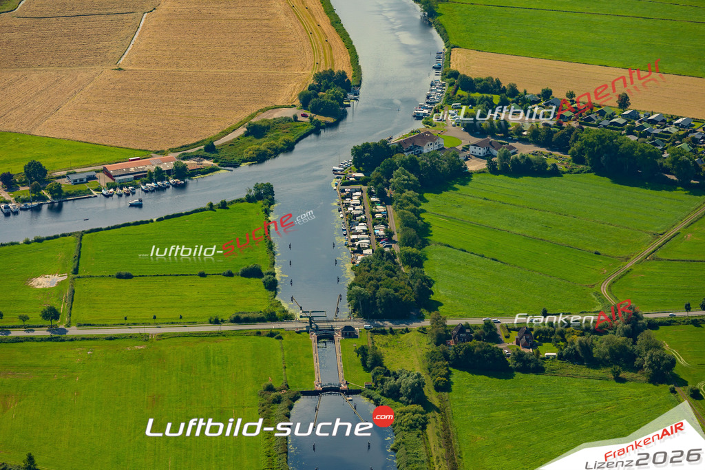 Lexfähre Schleuse Wrohm Bild- Das Luftbild wurde 2025 vom UL-Flugzeug heraus erstellt ( keine Drohne bzw. Drohnenaufnahme ) - Hochauflösende Luftaufnahme -Nicht vergleichbar mit Google Maps oder Satelittenbilder- Die Geschenkidee !Mit Lizenz und Bildrechte bestellbar - CC