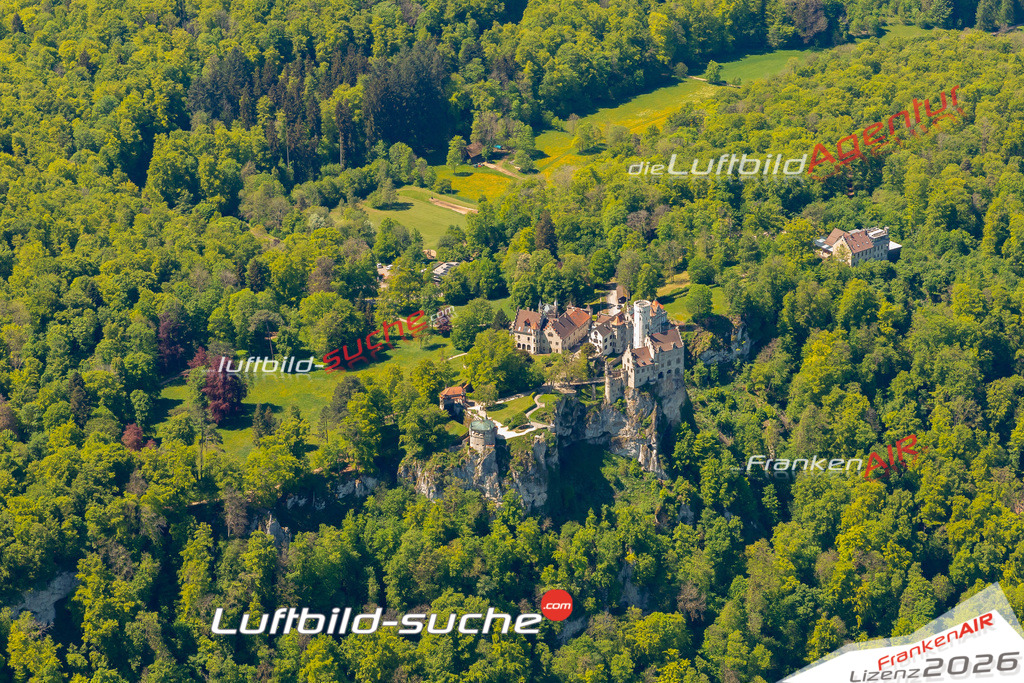 Das Luftbild zeigt : Schloss Lichtenstein - Die Luftaufnahme wurde 2024 vom UL-Flugzeug aus erstellt ( keine Drohne ) - Hochauflösende Luftaufnahme - Für grossformatige Ausdrucke geeignet. Die Geschenkidee !Mit Lizenz und Bildrechte bestellbar