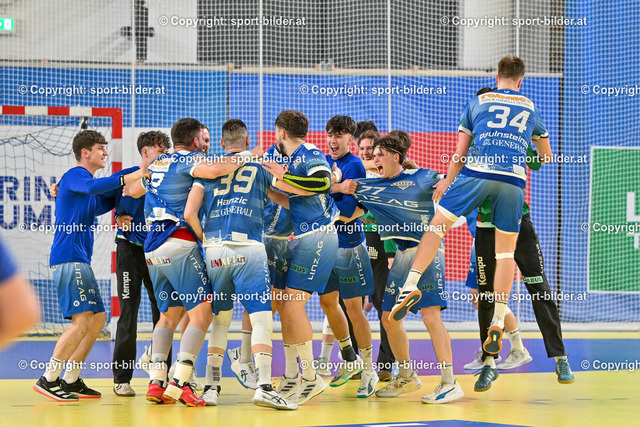 AUT, HLA, HC Linz AG vs Fivers WAT Margareten | 21.05.2024, Sporthauptschule Linz-Kleinmuenchen, AUT, HLA, HC Linz AG vs Fivers WAT Margareten, im Bild Jubel Spieler HC Linz AG (Linz)


// HLA, Handball Liga Austria Match between HC Linz AG vs Fivers WAT Margareten in Linz, Austria on 2024/05/21