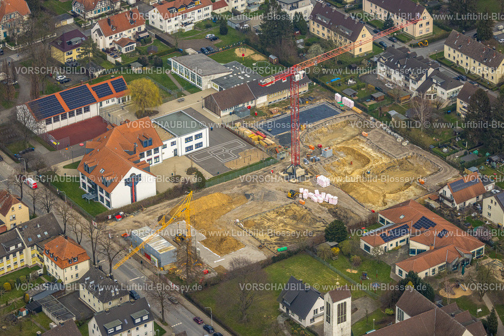 Werl240308248 | Luftbild, Baustelle mit Baukran und Neubau Schulgebäude auf dem Gelände der Petri-Grundschule am Langenwiedenweg, Werl, Nordrhein-Westfalen, Deutschland