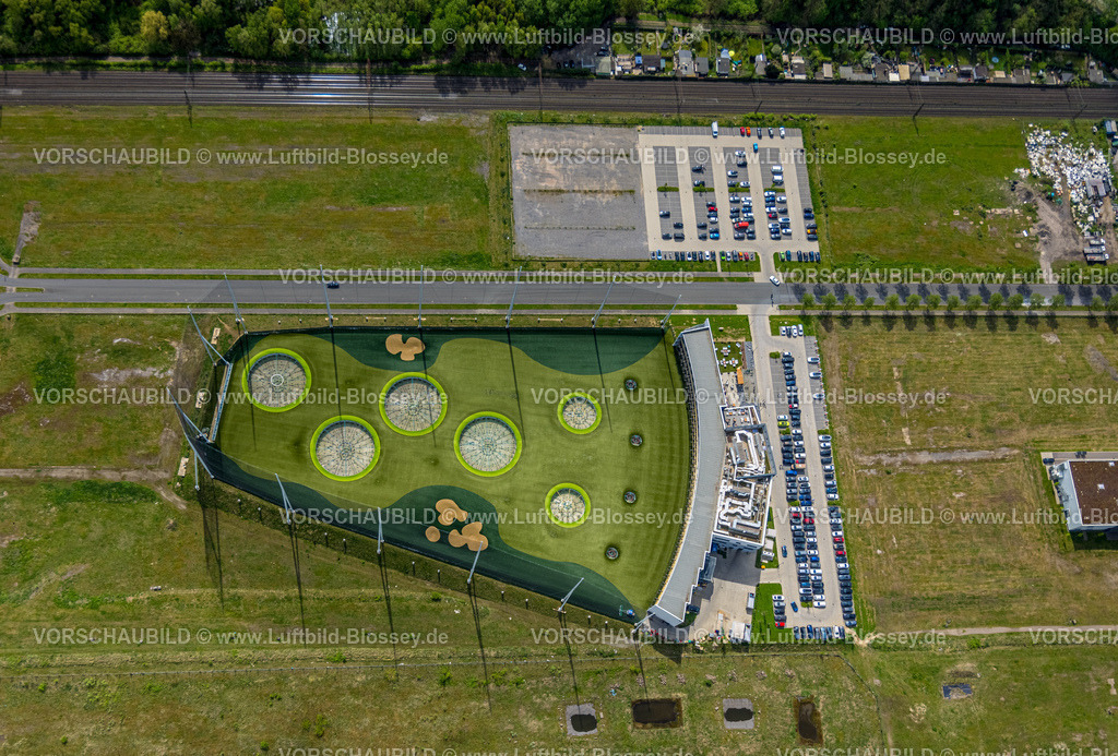 Oberhausen240401213 | Luftbild, Topgolf Oberhausen Anlage, große Unterhaltunggolfanlage mit modern ausgestatteter Driving Range am Westfield Centro Einkaufszentrum, Parkplätze, Borbeck, Oberhausen, Ruhrgebiet, Nordrhein-Westfalen, Deutschland