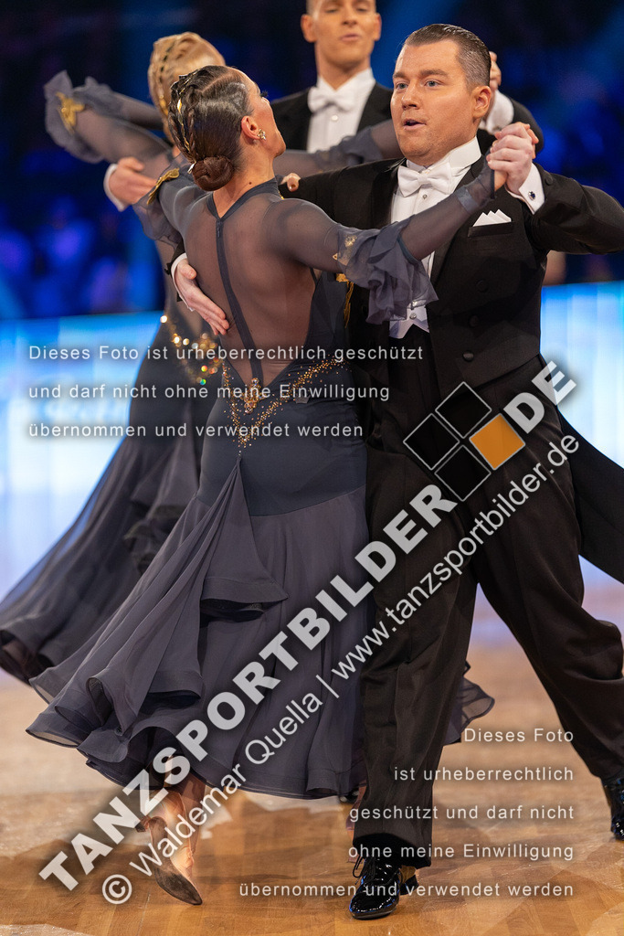 20231111-11183 | Hier finden Sie Tanz Bilder vom Latein und Standard Formationen tanzen. Sportbilder vom Tanzsport. Schöne Fotos und von Weltmeisterschaft, Europameisterschaft, Bundesliga, Regionalliga, Oberliga und Landesliga sowie von GOC Stuttgart, DanceComp, WM Bremen