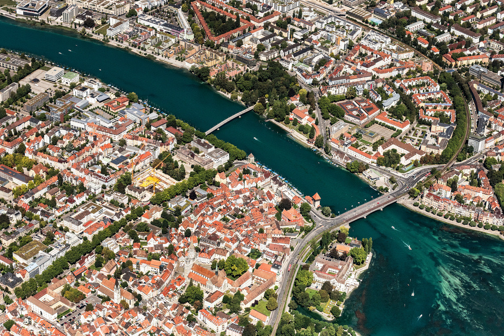 dr__0059069.jpg | KONSTANZ 20.08.2020 Stadtzentrum im Innenstadtbereich mit den Stadtteilen Altstadt, Niederburg und Petershausen in Konstanz im Bundesland Baden-Württemberg, Deutschland. // The city center in the downtown area with den Stadtteilen Altstadt, Niederburg and Petershausen in Konstanz in the state Baden-Wuerttemberg, Germany. Foto: Daniel Reiter