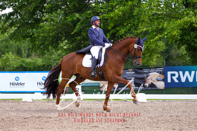 DKP41481 | Turnierfotos kaufen im Webshop von Daniel Kuhl Photography – entdecke professionelle Reitsportfotos aus Turnieren & Events. Hochwertige Turnierbilder online bestellen & sichern. Jetzt Fotos von Reitsportturnieren kaufen!