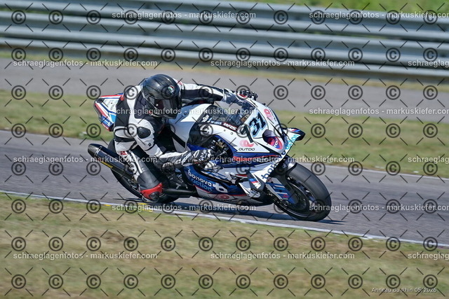 26BT02-0105 | markuskiefer.com - Realisiert mit Pictrs.com
