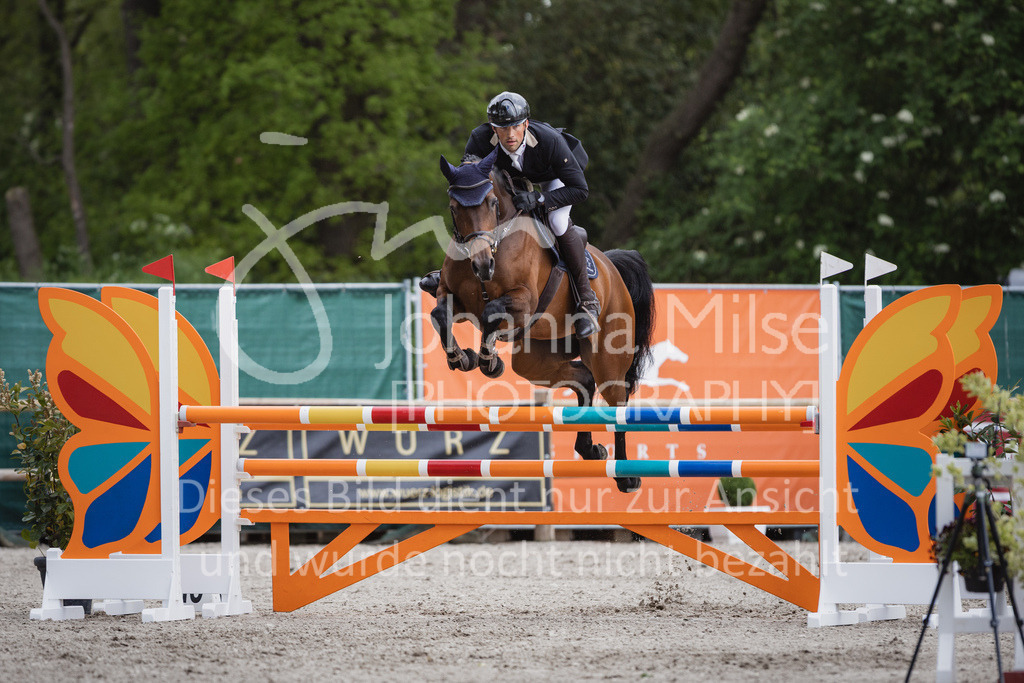 230516_Mühlen_05SprPf-L-542 | Deine schönsten Turniermomente als professionelle Fotos! Entdecke hochwertige Pferdesport-Fotografie im Online-Shop. Jetzt Fotos finden & bestellen!