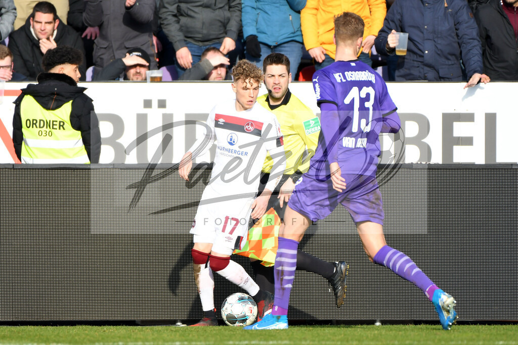 20200208_OSNFCN_0107 | Fußball, Herren: Robin Hack (1. FC Nuernberg) in Aktion, am Ball, Einzelaktion waehrend des Spiels der 2. Bundesliga zwischen VfL Osnabrueck und 1. FC Nuernberg im Stadion an der Bremer Bruecke am 08.02.2020 in Osnabrueck, Deutschland.DFB / DFL REGULATIONS PROHIBIT ANY USE OF PHOTOGRAPHS AS IMAGE SEQUENCES AND/OR QUASI-VIDEO. - Realisiert mit Pictrs.com
